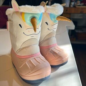 Toddler unicorn winter boots.